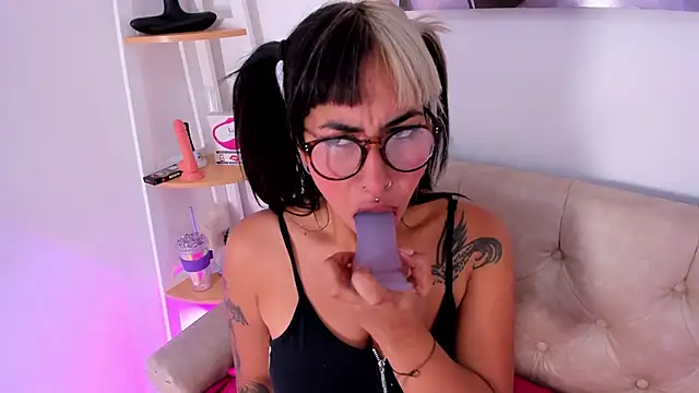 Snapshot of Rumi_666 chatting on October 11, 11:42 am Rumi 666 online show from October 11, 11:42 am