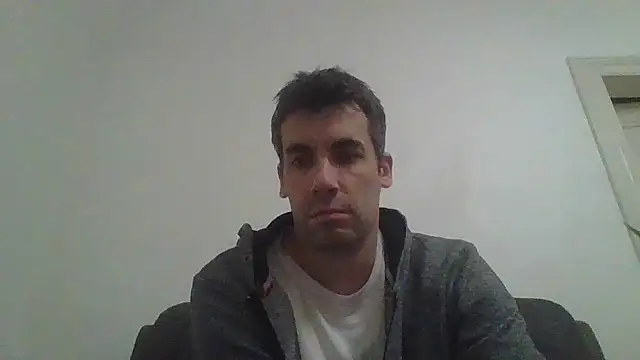 JulioIsHere4you online show from November 24, 2:33 am