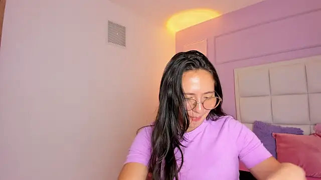 Bella Sumers online show from May 6, 7:08 pm