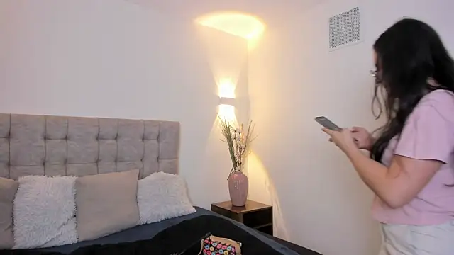 Bella Sumers online show from May 13, 6:49 pm
