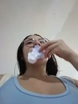 Bella Sumers online show from May 18, 7:09 pm