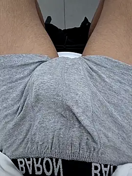sinyorwhitee online show from September 11, 3:34 pm