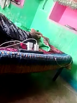 Snapshot of CUTE-004 chatting on April 9, 7:36 am CUTE-004 online show from April 9, 7:36 am