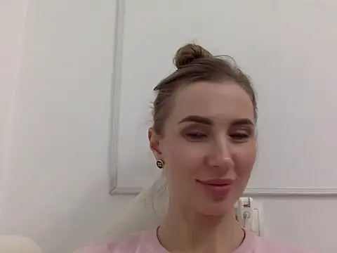 Alveryn online show from October 31, 6:31 pm