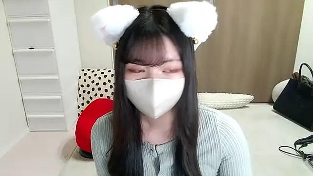 Snapshot of moka-neko chatting on October 4, 11:30 am moka-neko online show from October 4, 11:30 am