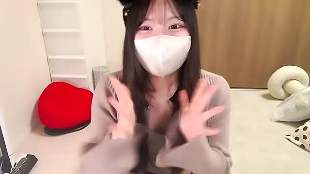 Snapshot of moka-neko chatting on October 15, 11:43 am moka-neko online show from October 15, 11:43 am