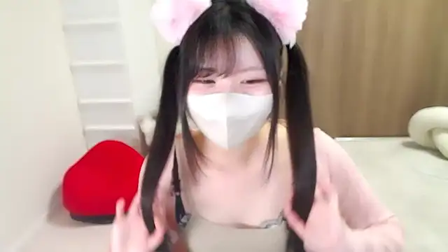 Snapshot of moka-neko chatting on October 18, 11:33 am moka-neko online show from October 18, 11:33 am