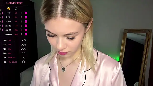 Lil Elisa online show from October 15, 9:42 am