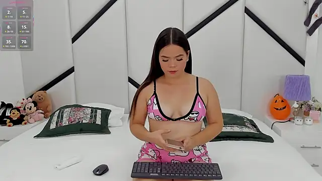 AlanaCusack online show from October 24, 11:50 am