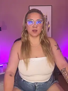 Snapshot of hollie_joliie chatting on September 25, 11:58 am hollie joliie online show from September 25, 11:58 am