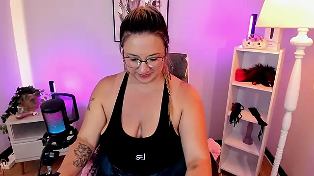 Snapshot of hollie_joliie chatting on March 29, 2:39 pm hollie joliie online show from March 29, 2:39 pm