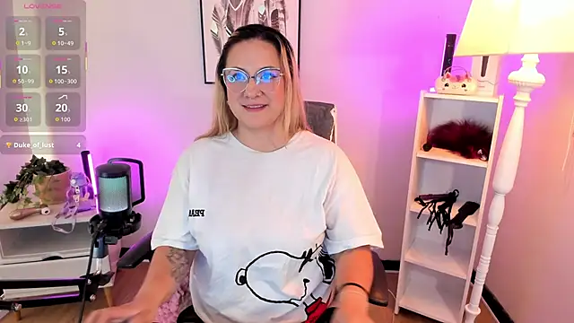 Snapshot of hollie_joliie chatting on March 31, 12:16 pm hollie joliie online show from March 31, 12:16 pm