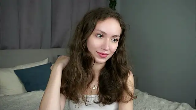 ZeniaBolich online show from September 21, 9:27 pm