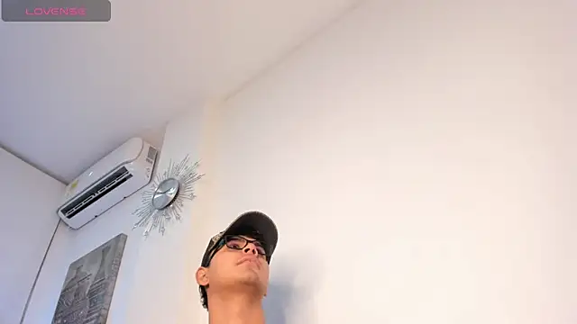 Snapshot of Tthiago_cruz chatting on October 7, 9:56 pm Tthiago cruz online show from October 7, 9:56 pm