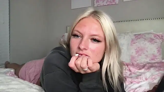 Snapshot of alannacatherine chatting on September 15, 1:49 am alannacatherine online show from September 15, 1:49 am