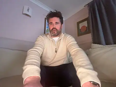 Snapshot of CyprioteWhitefly chatting on February 6, 10:35 pm CyprioteWhitefly online show from February 6, 10:35 pm