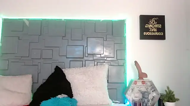 Snapshot of Trinity_Knox chatting on October 6, 4:26 pm Trinity Knox online show from October 6, 4:26 pm