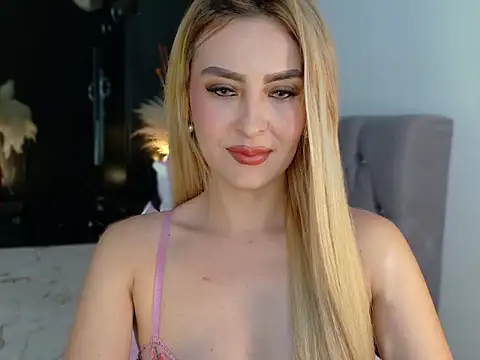 Snapshot of SexyBlondeLatina chatting on September 11, 8:42 pm SexyBlondeLatina online show from September 11, 8:42 pm