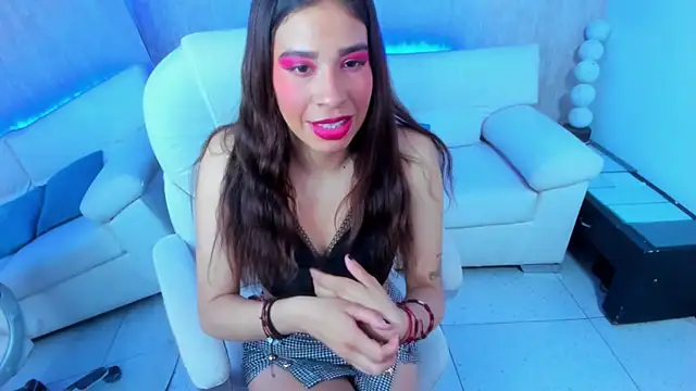 Eva hells  online show from September 12, 2:50 pm