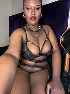 Snapshot of QUEEN_NOBUHLE_777 chatting on February 23, 5:21 pm QUEEN NOBUHLE 777 online show from February 23, 5:21 pm