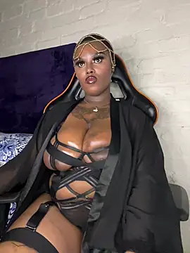 Snapshot of QUEEN_NOBUHLE_777 chatting on March 20, 11:42 pm QUEEN NOBUHLE 777 online show from March 20, 11:42 pm