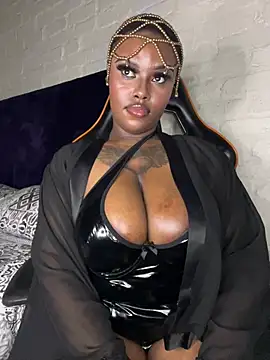Snapshot of QUEEN_NOBUHLE_777 chatting on March 27, 10:53 pm QUEEN NOBUHLE 777 online show from March 27, 10:53 pm