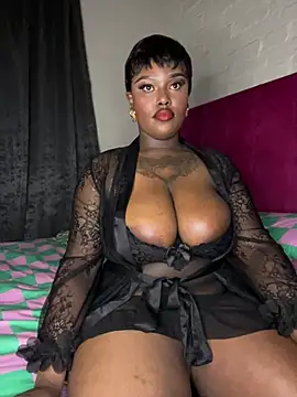 Snapshot of QUEEN_NOBUHLE_777 chatting on April 8, 11:37 pm QUEEN NOBUHLE 777 online show from April 8, 11:37 pm