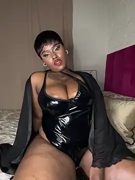 Snapshot of QUEEN_NOBUHLE_777 chatting on April 15, 10:43 pm QUEEN NOBUHLE 777 online show from April 15, 10:43 pm