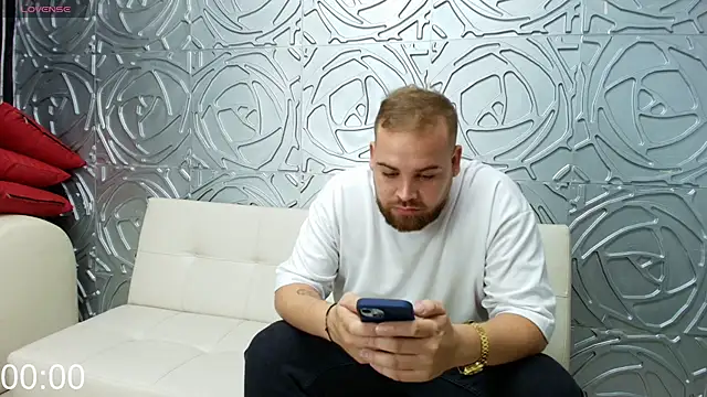 Snapshot of Sweetberryhot chatting on November 11, 7:14 pm Sweetberryhot online show from November 11, 7:14 pm