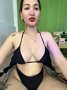 Snapshot of toni_0601 chatting on February 22, 2:02 am toni 0601 online show from February 22, 2:02 am