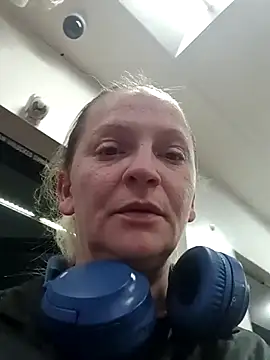 Goldenndoll online show from November 27, 6:59 am