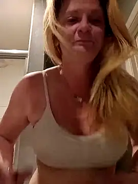 Goldenndoll online show from February 8, 4:27 am