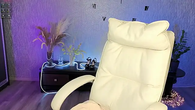 NikkiiStill online show from January 19, 12:58 am