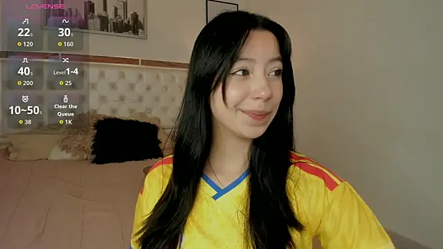 Snapshot of Zoe_Xra chatting on June 17, 8:21 pm Zoe Xra online show from June 17, 8:21 pm