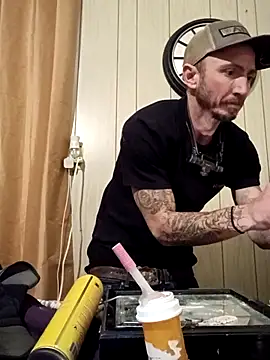 Snapshot of Mrluckstick chatting on January 6, 7:39 pm Mrluckstick online show from January 6, 7:39 pm