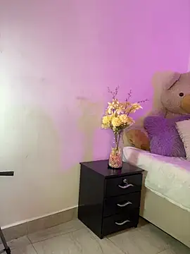 Snapshot of Charlottediolet chatting on February 4, 12:00 pm Charlottediolet online show from February 4, 12:00 pm