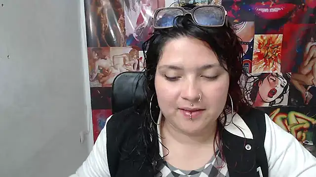 Curvy-Queen online show from October 11, 9:57 pm