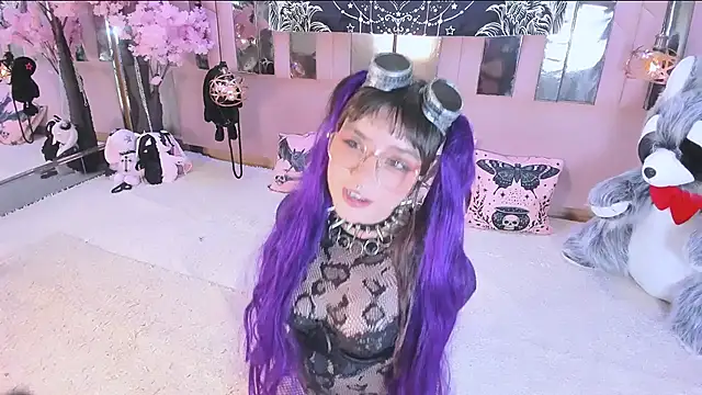 BizzyNoar online show from February 28, 6:36 am