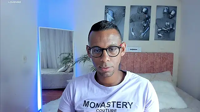 KingEdward  online show from October 4, 10:13 am