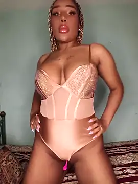 Snapshot of Queen_Amara chatting on September 27, 1:21 am Queen Amara online show from September 27, 1:21 am