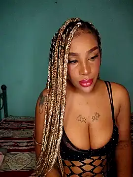 Snapshot of Queen_Amara chatting on October 14, 2:23 am Queen Amara online show from October 14, 2:23 am