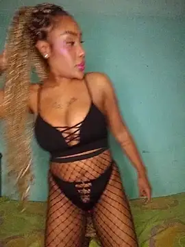 Snapshot of Queen_Amara chatting on October 18, 1:52 am Queen Amara online show from October 18, 1:52 am