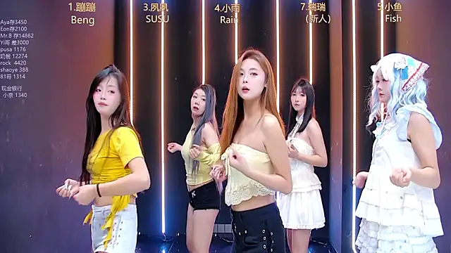 Snapshot of queen-001 chatting on October 13, 11:49 pm queen-001 online show from October 13, 11:49 pm