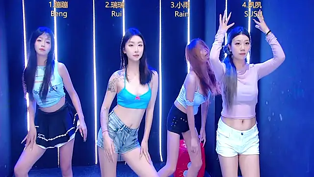 Snapshot of queen-001 chatting on October 23, 12:04 pm queen-001 online show from October 23, 12:04 pm