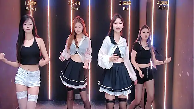 Snapshot of queen-001 chatting on October 28, 11:36 am queen-001 online show from October 28, 11:36 am