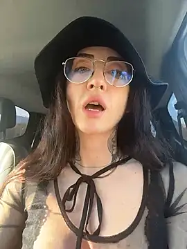 Snapshot of nikkaanderic chatting on March 24, 3:17 pm nikkaanderic online show from March 24, 3:17 pm