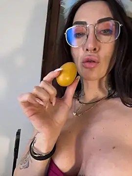 Snapshot of nikkaanderic chatting on March 30, 3:35 pm nikkaanderic online show from March 30, 3:35 pm