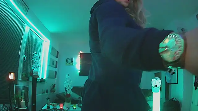 hellgirl1980 online show from October 22, 8:08 pm