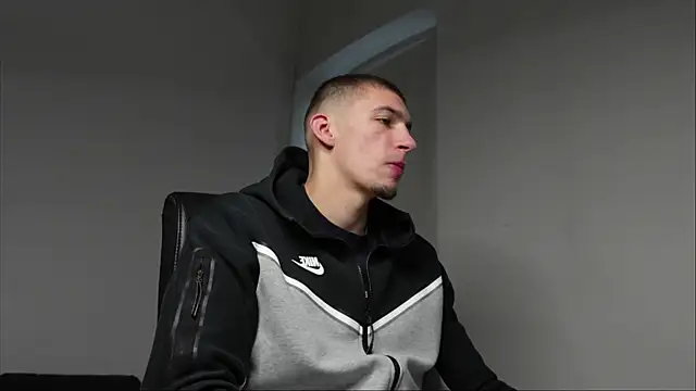 Snapshot of Ryan_Dozer chatting on October 5, 5:39 am Ryan Dozer online show from October 5, 5:39 am