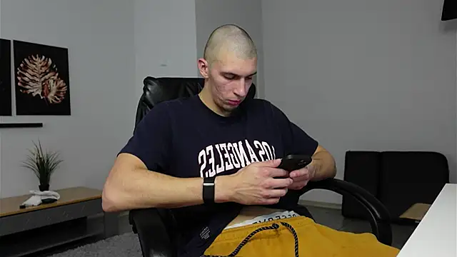 Snapshot of Ryan_Dozer chatting on October 30, 8:16 am Ryan Dozer online show from October 30, 8:16 am